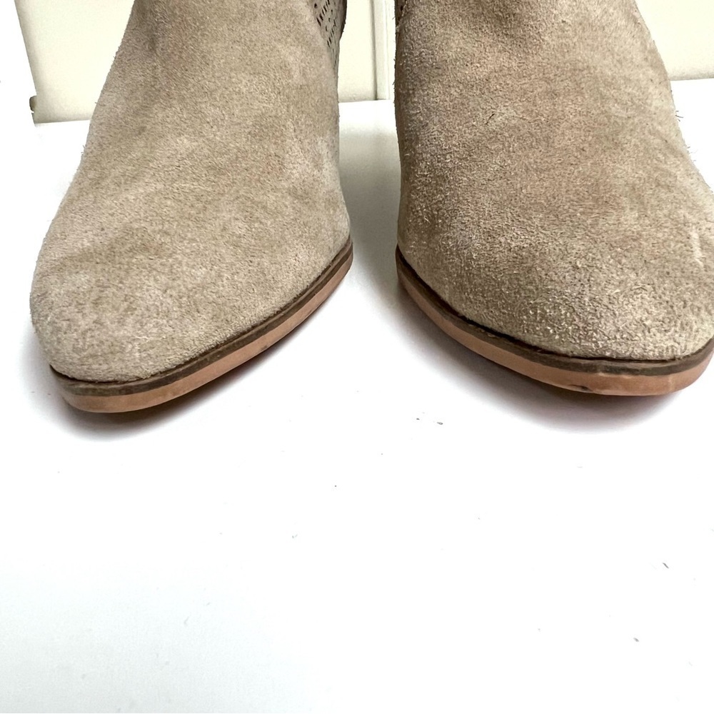 Vince Camuto Naryka ankle buckle Bootie suede leather tan women’s size 8 - Picture 5 of 10